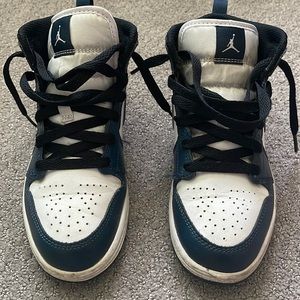 Youth size 2y Jordan retro 1